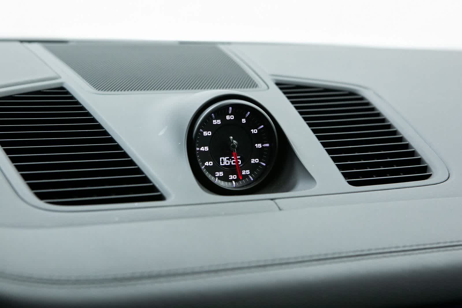 Thumbnail: 2022 Porsche Cayenne - 25