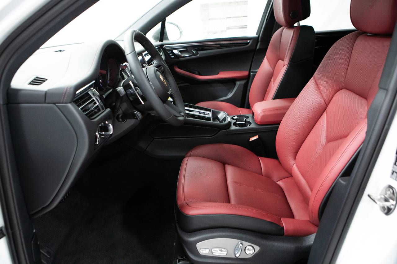 Thumbnail: 2026 Porsche Macan - 23