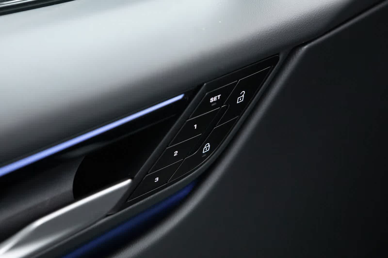 Thumbnail: 2025 Porsche Macan - 26