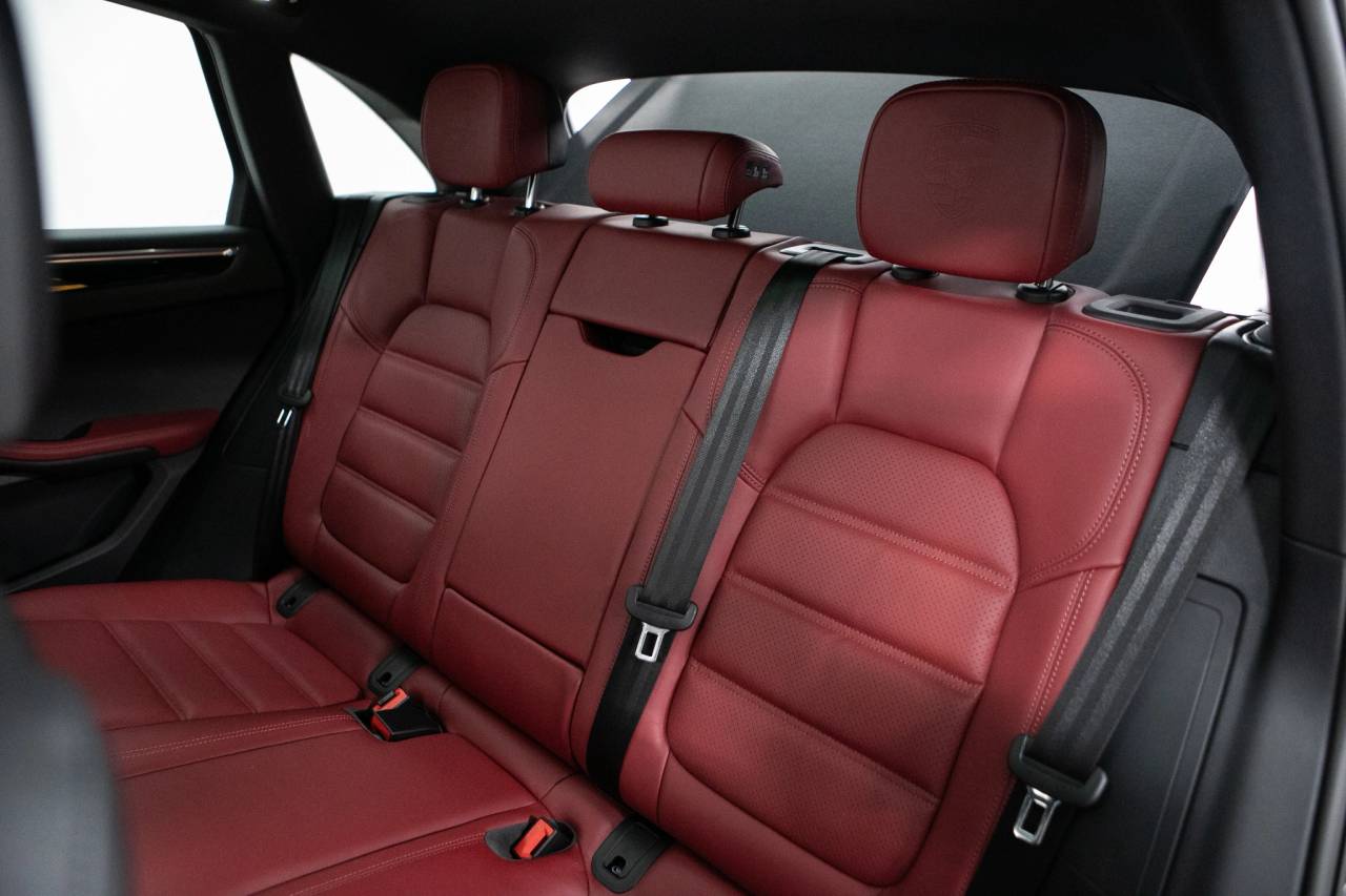 Thumbnail: 2026 Porsche Macan - 37