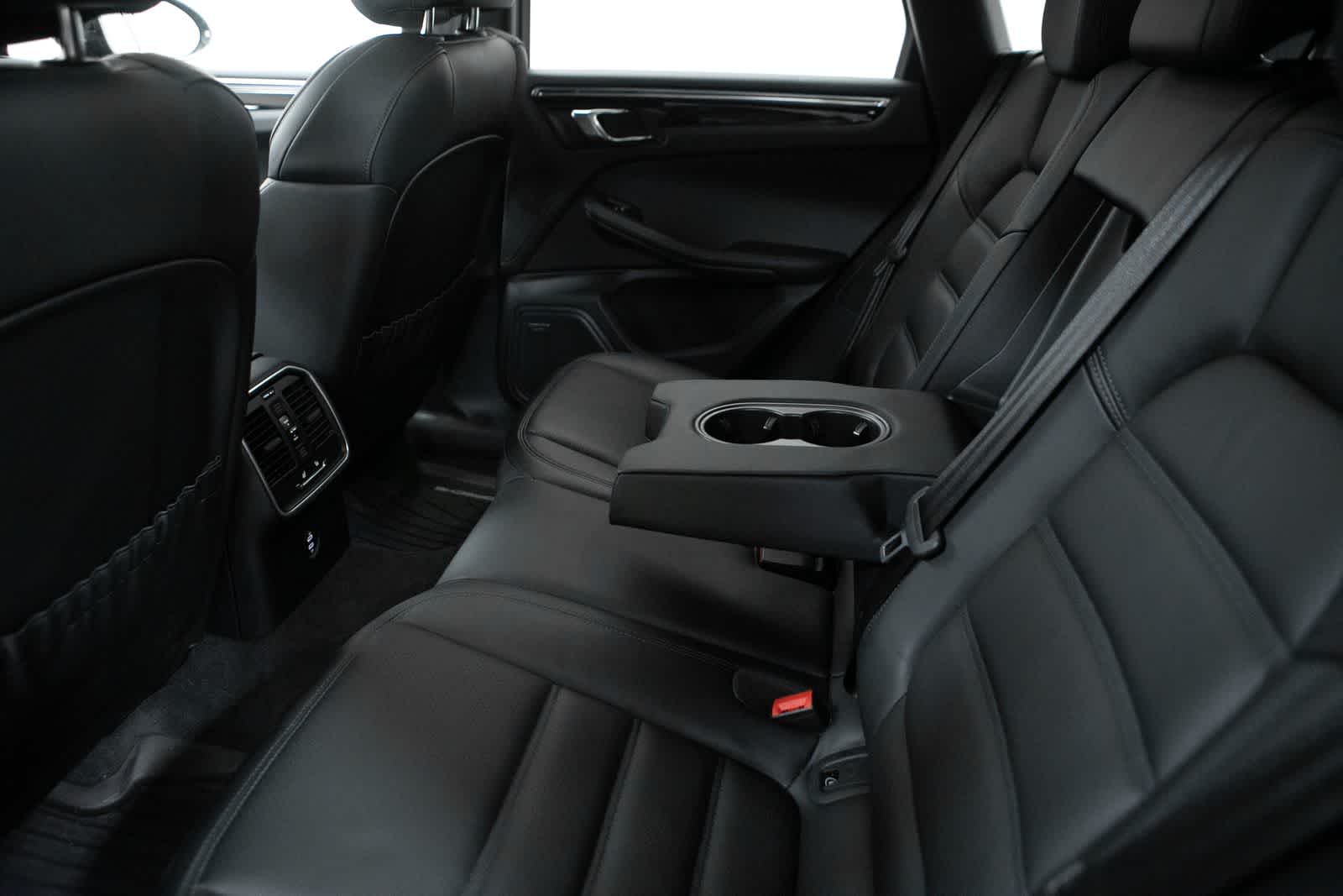 Thumbnail: 2026 Porsche Macan - 37