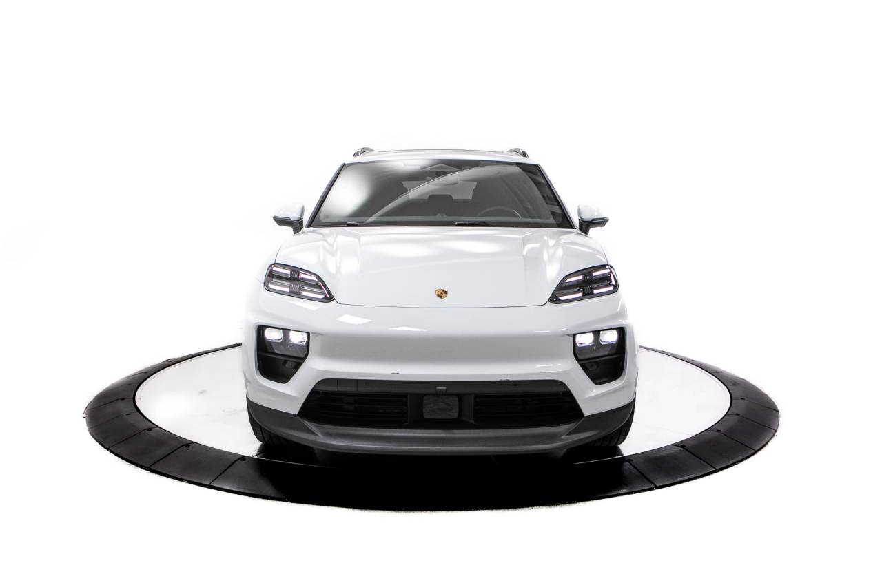 Thumbnail: 2026 Porsche Macan - 10