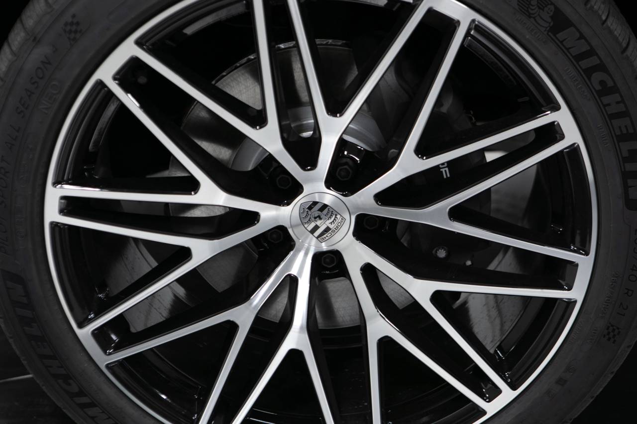 Thumbnail: 2026 Porsche Macan - 11