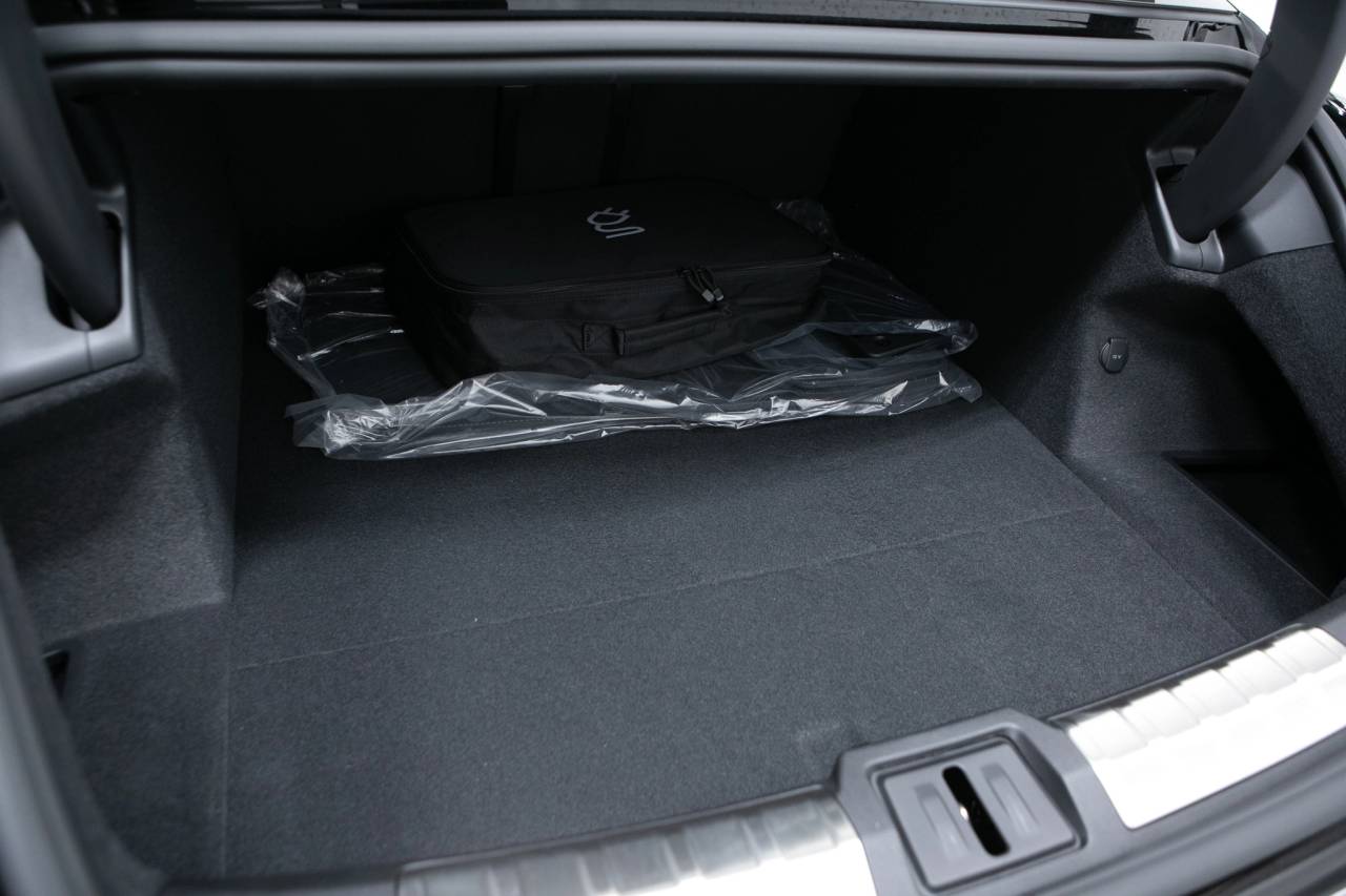 Thumbnail: 2026 Porsche Taycan - 39