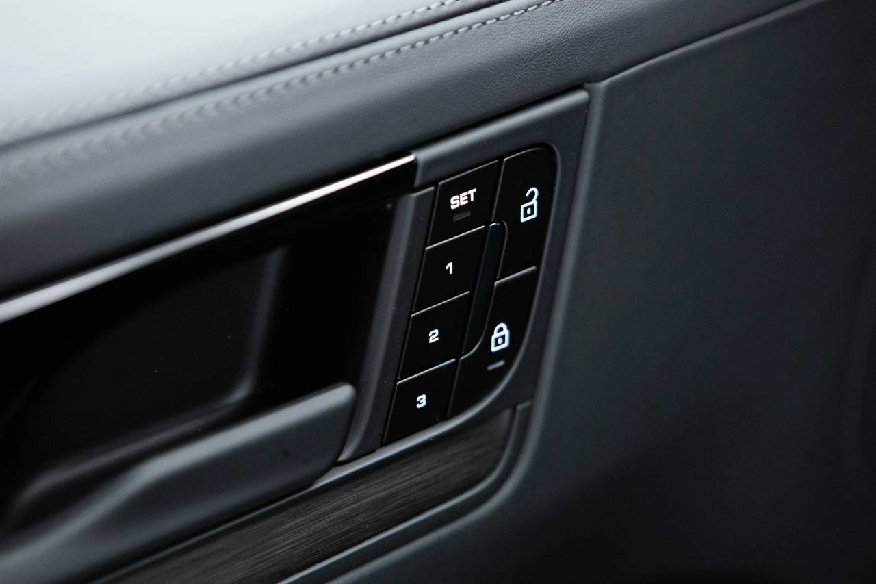 Thumbnail: 2026 Porsche Cayenne - 25