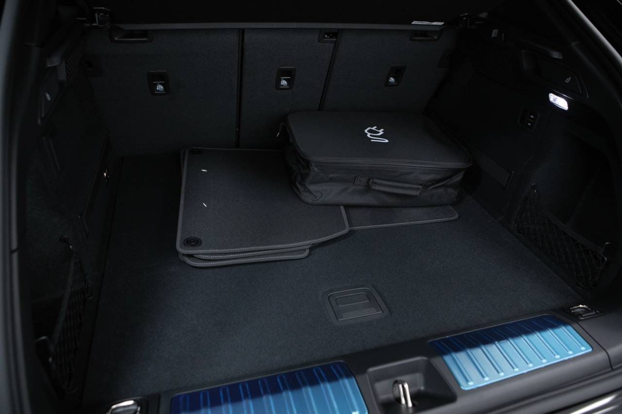 Thumbnail: 2026 Porsche Macan - 39