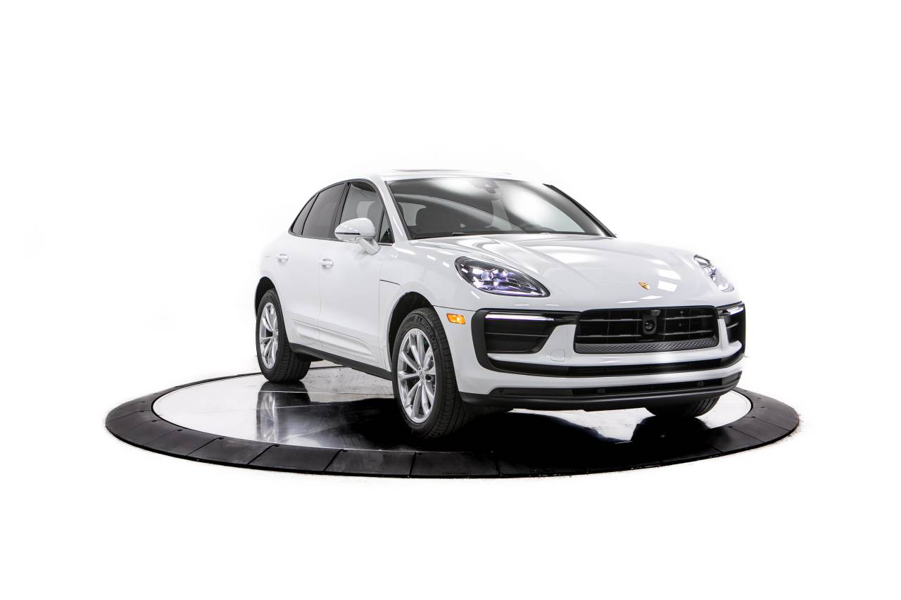 Thumbnail: 2026 Porsche Macan - 9