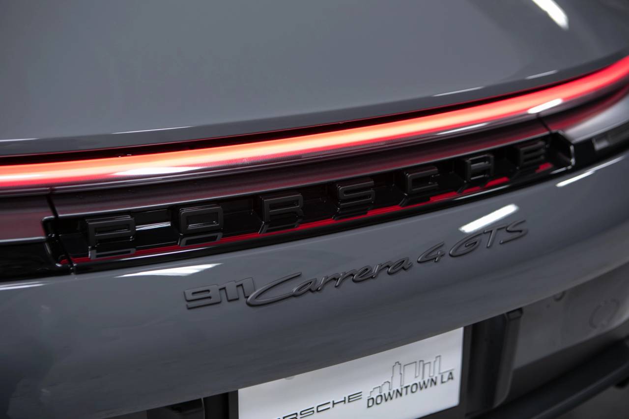 Thumbnail: 2026 Porsche 911 - 15