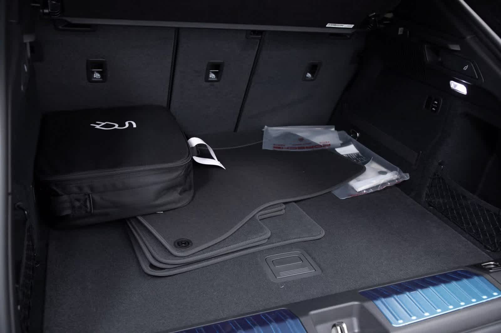 Thumbnail: 2025 Porsche Macan - 31