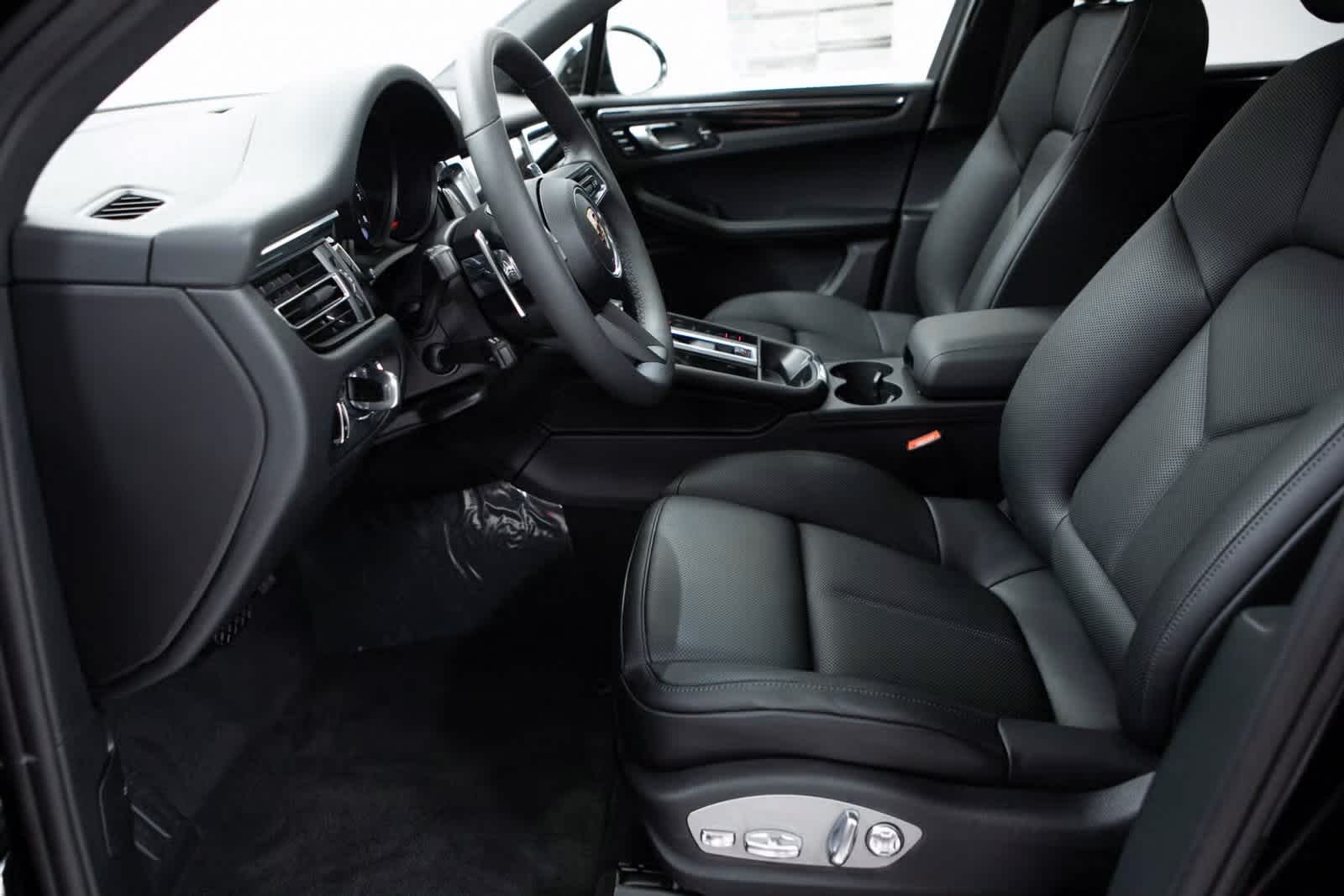 Thumbnail: 2025 Porsche Macan - 17