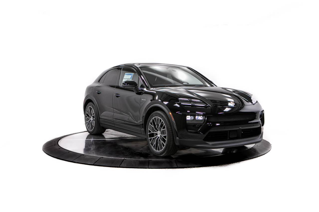 Thumbnail: 2026 Porsche Macan - 9