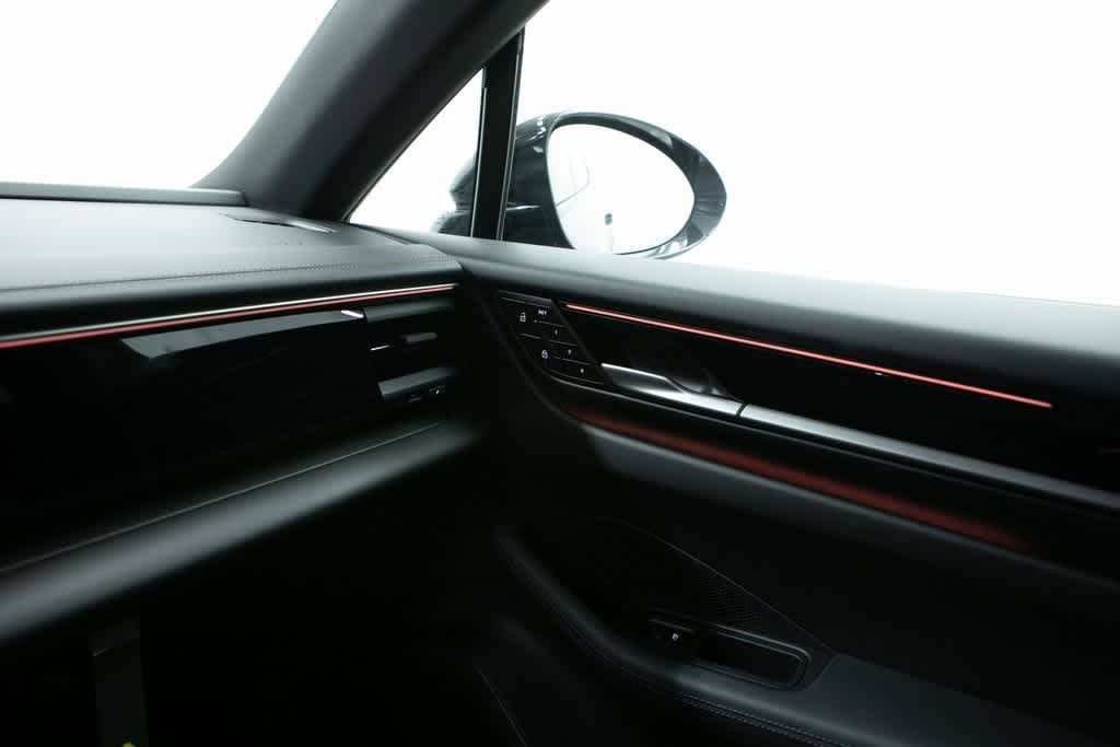 Thumbnail: 2025 Porsche Macan - 29