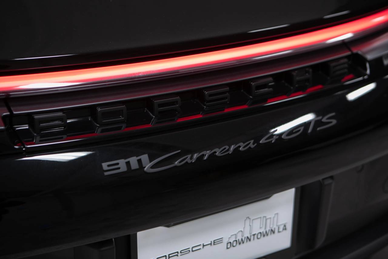 Thumbnail: 2026 Porsche 911 - 16