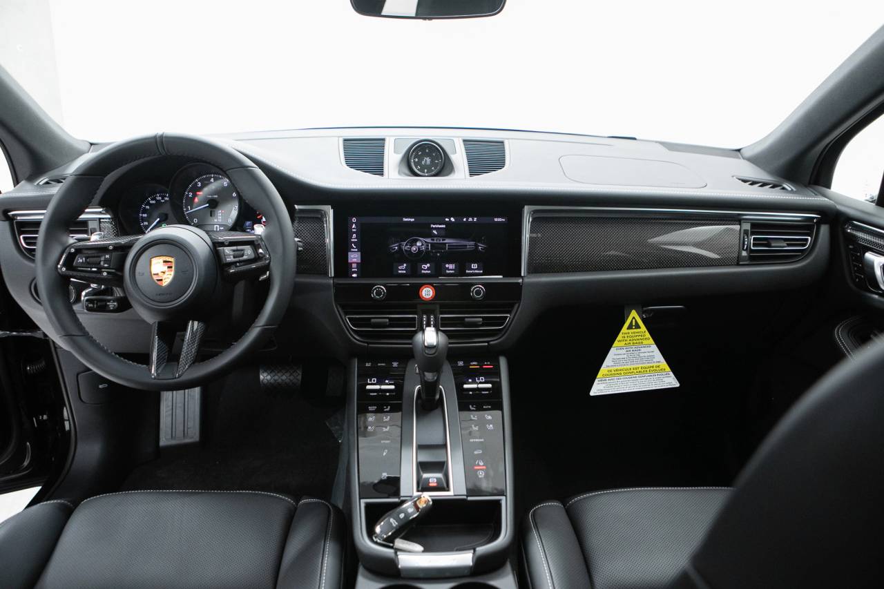 Thumbnail: 2026 Porsche Macan - 20