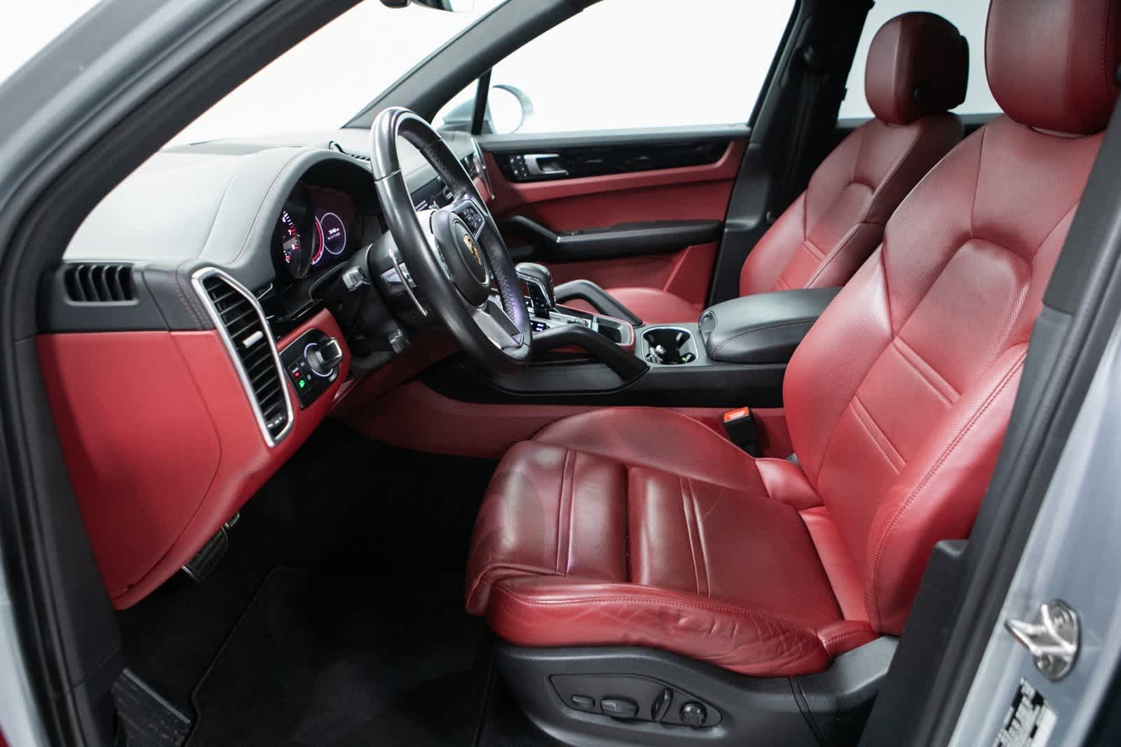 Thumbnail: 2022 Porsche Cayenne - 25