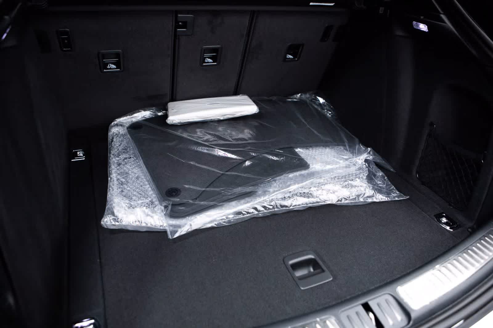 Thumbnail: 2026 Porsche Macan - 38