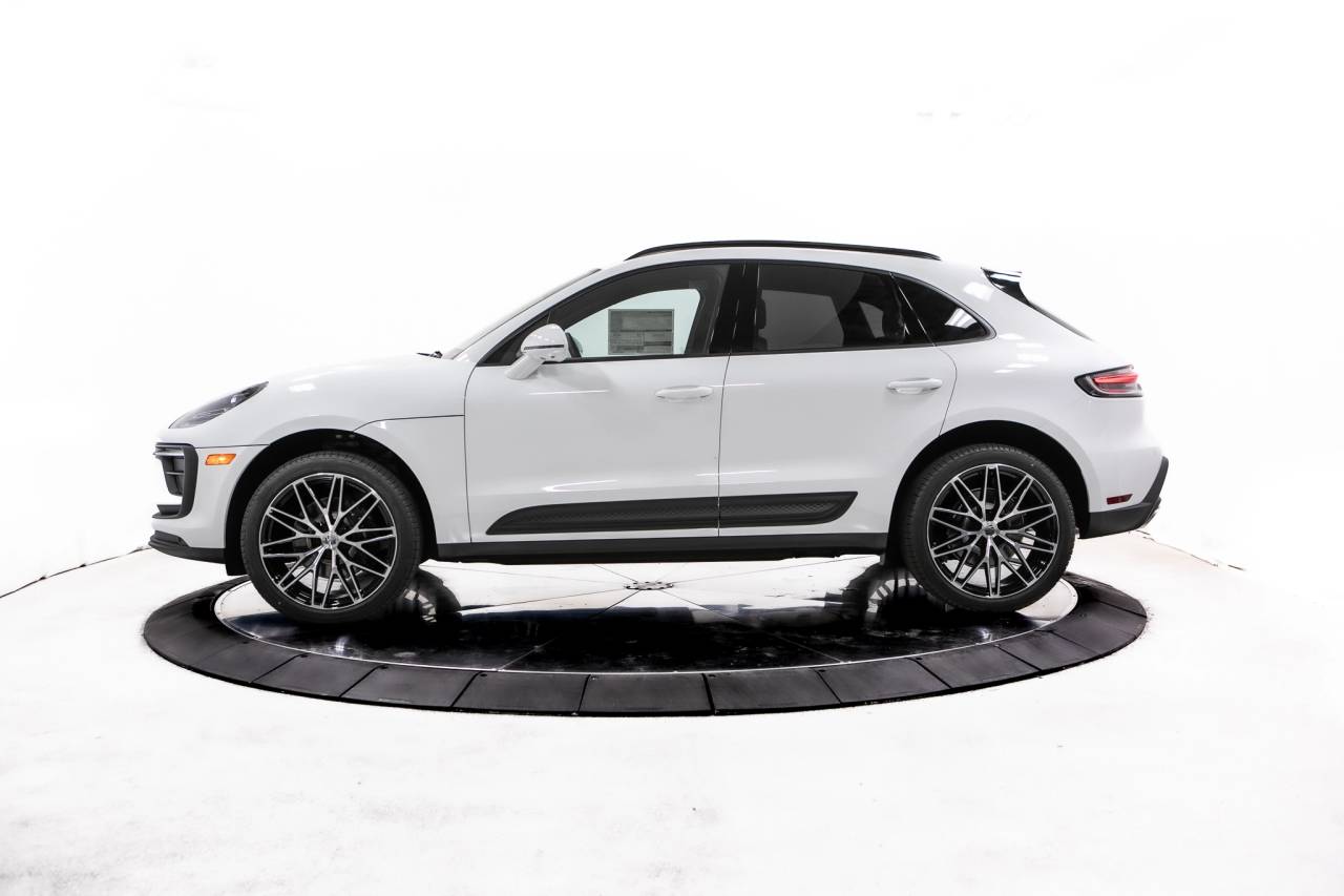 2026 Porsche Macan T photo 2