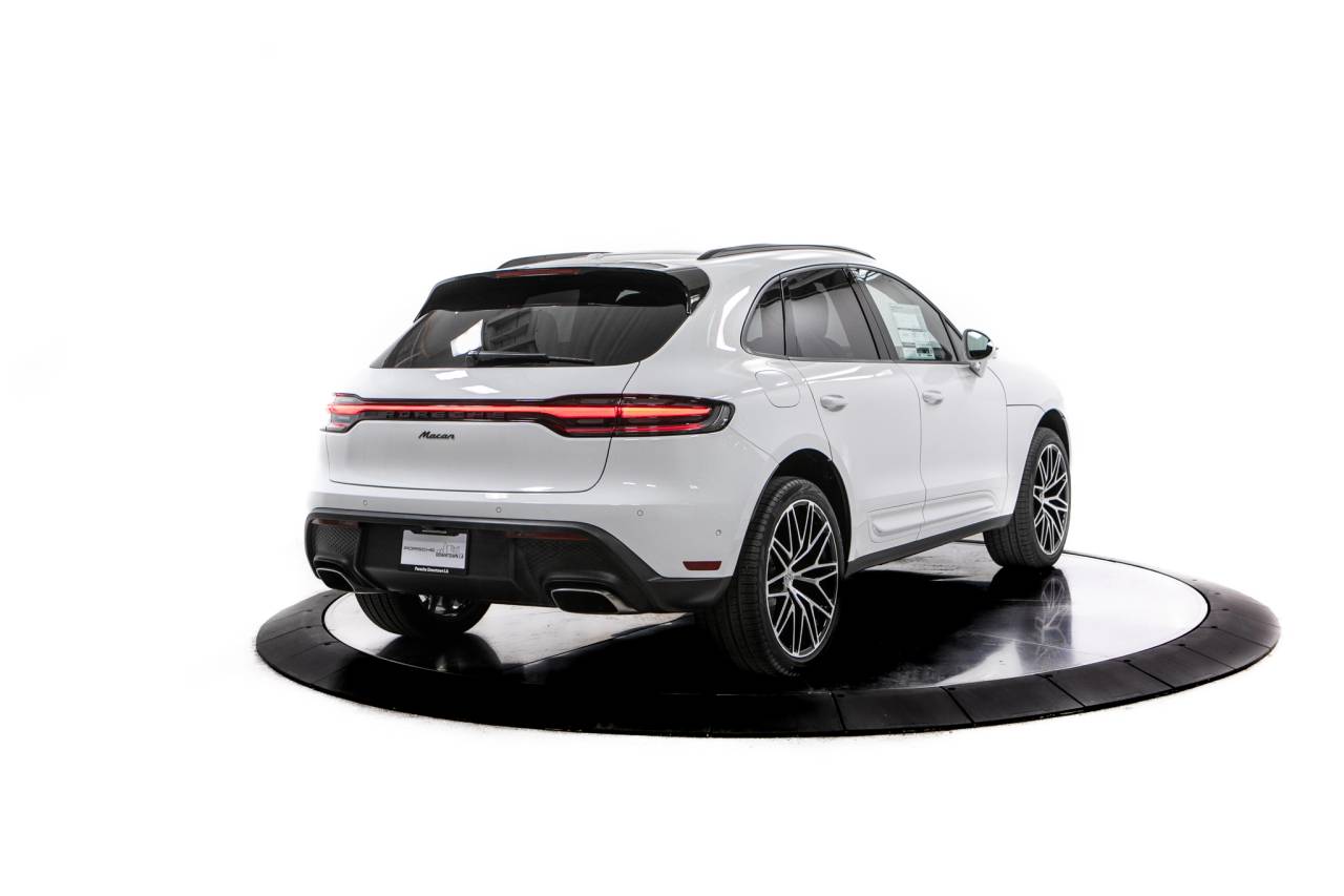 Thumbnail: 2026 Porsche Macan - 7