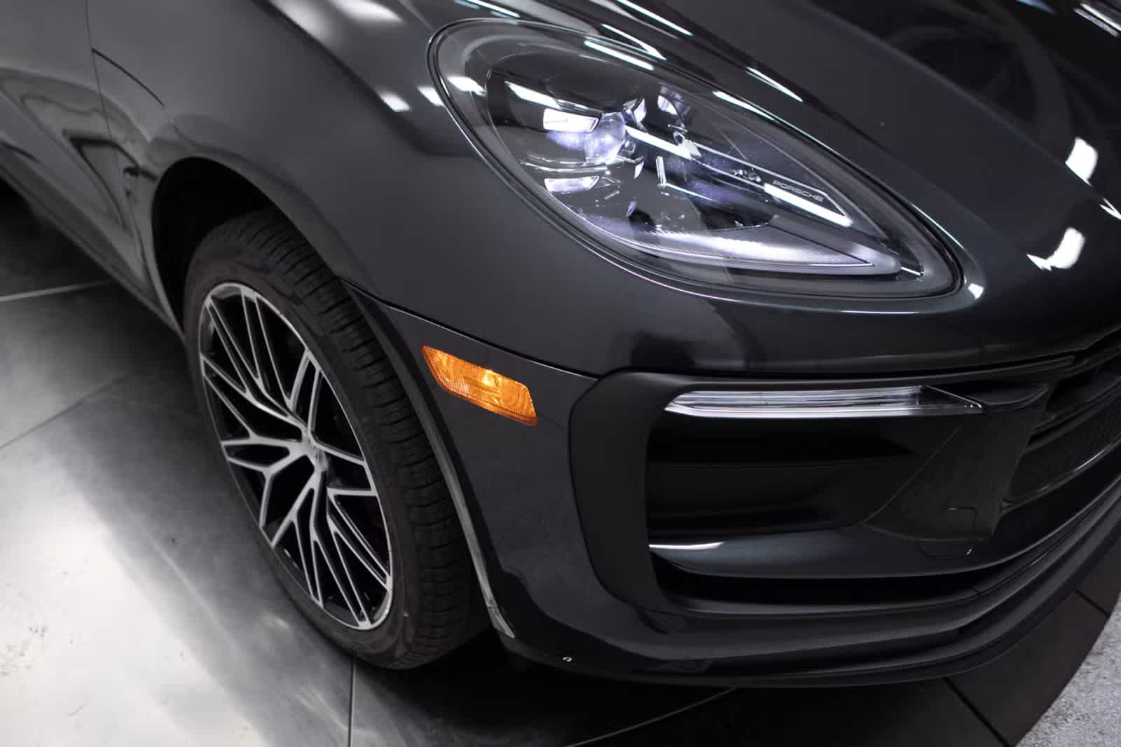 Thumbnail: 2026 Porsche Macan - 12