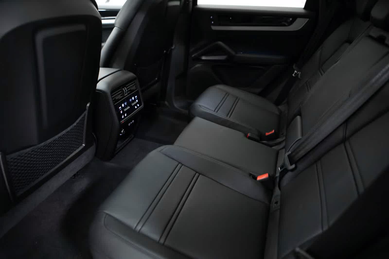 Thumbnail: 2026 Porsche Cayenne - 34