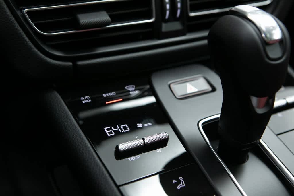 Thumbnail: 2025 Porsche Macan - 27