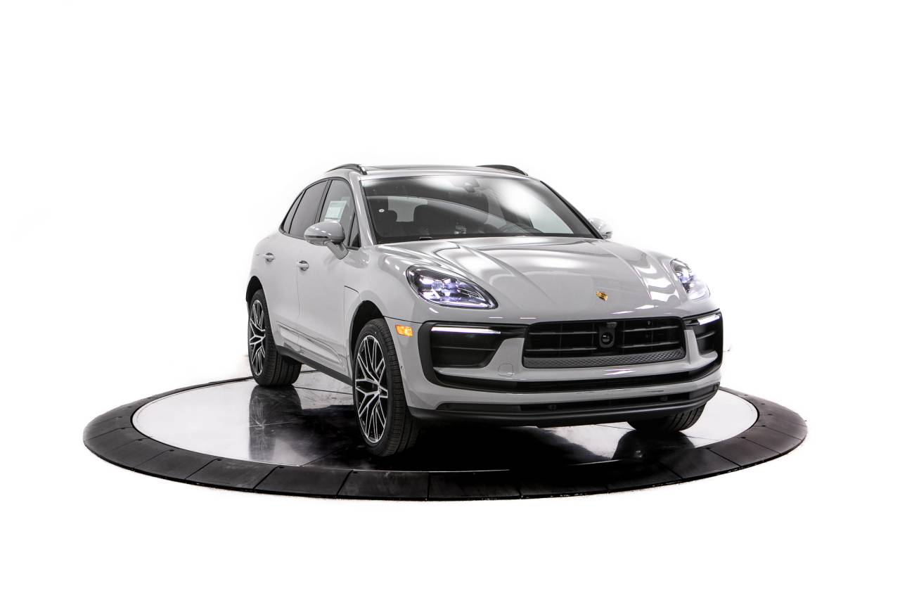 Thumbnail: 2026 Porsche Macan - 9