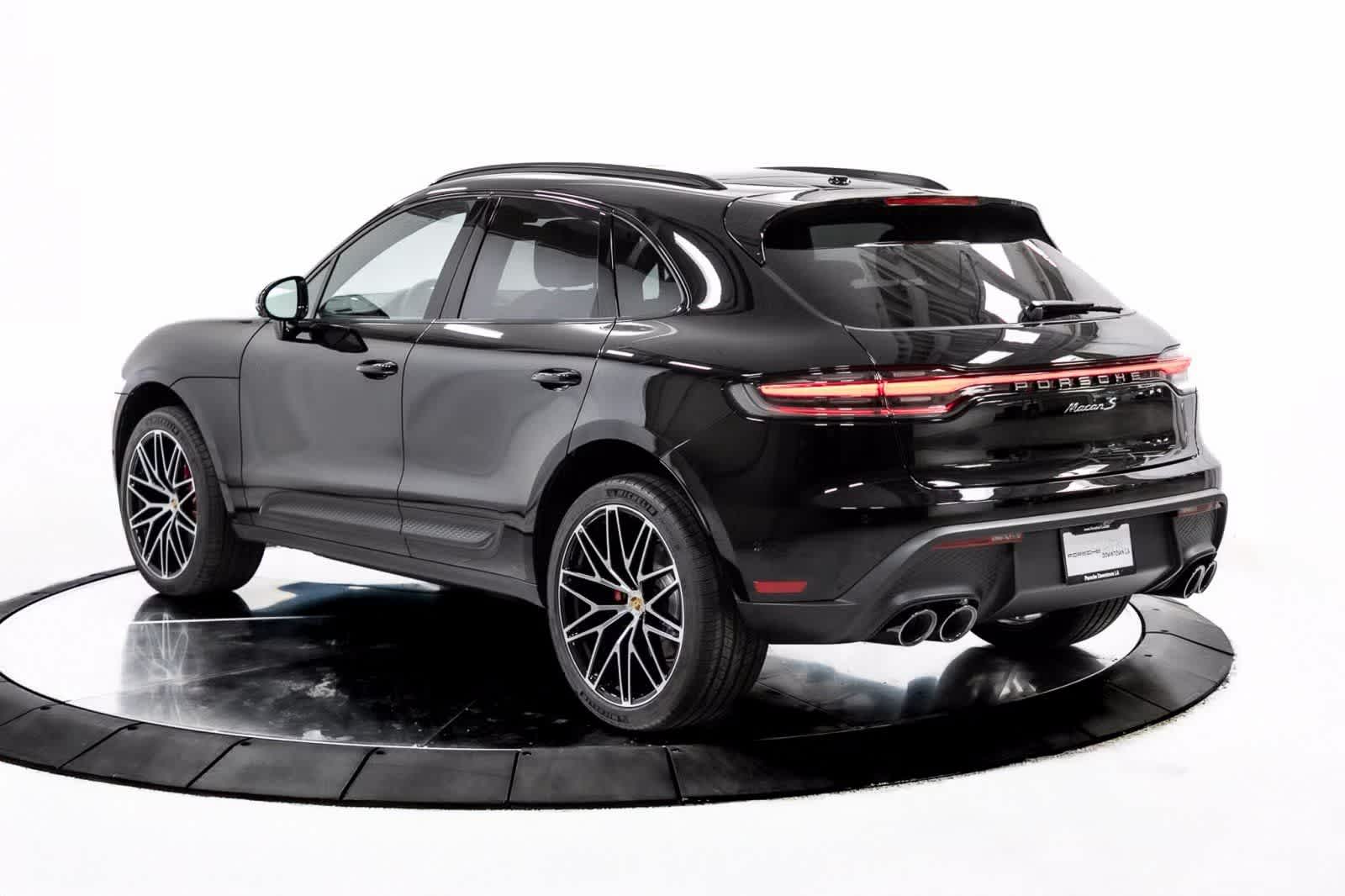 Thumbnail: 2025 Porsche Macan - 3