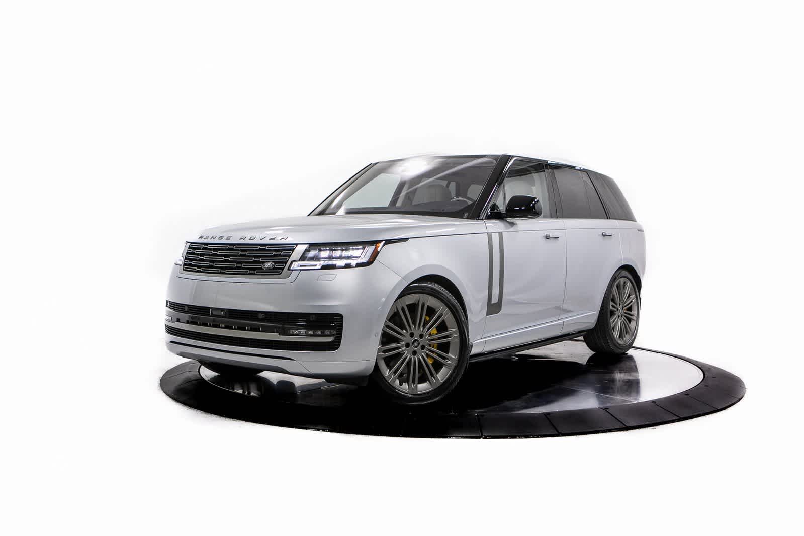 2023 Land Rover Range Rover SE's photo