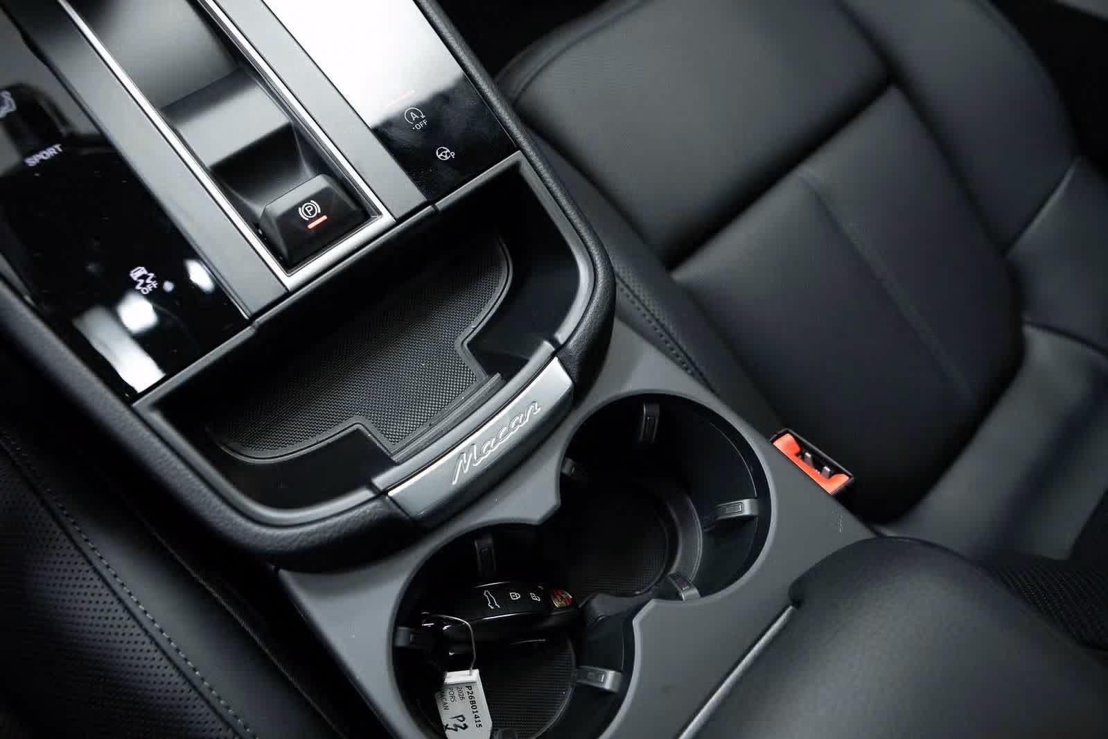 Thumbnail: 2026 Porsche Macan - 32