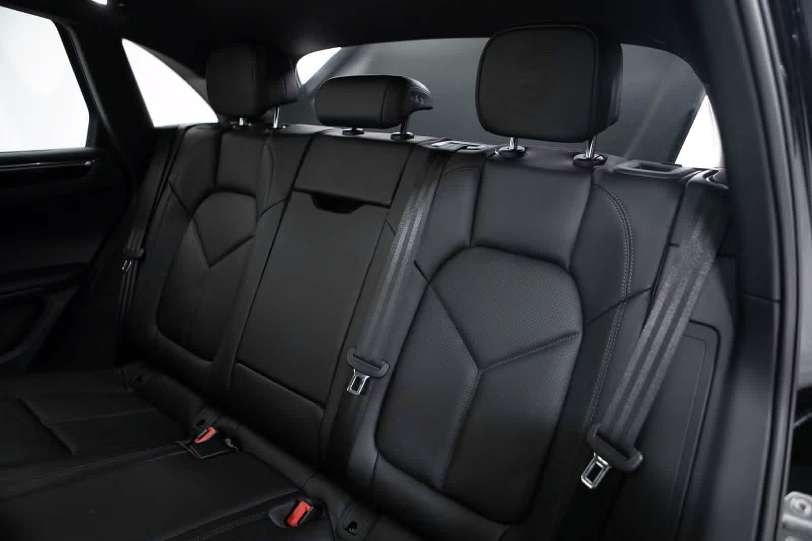 Thumbnail: 2026 Porsche Macan - 36