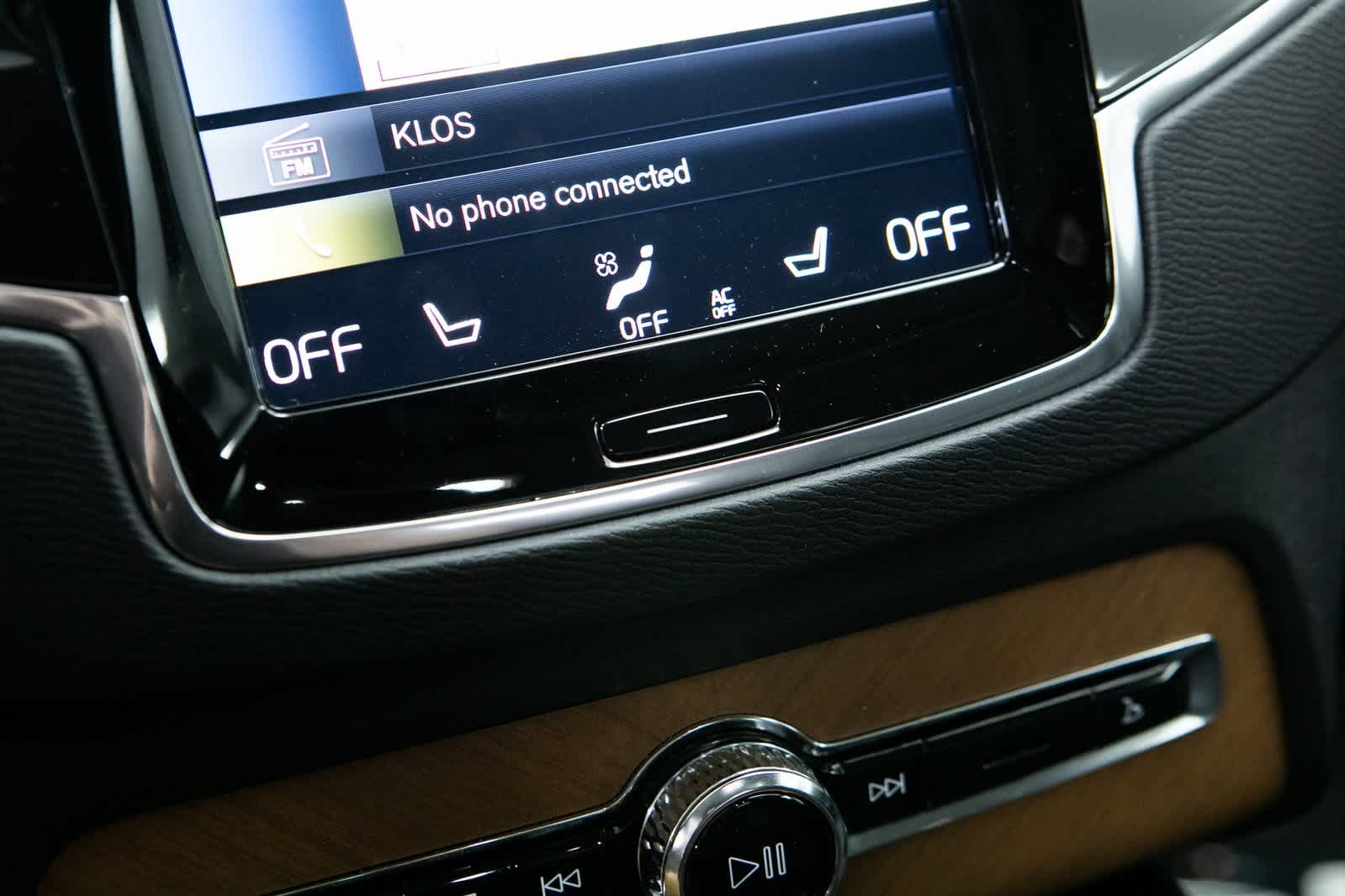 Thumbnail: 2022 Volvo XC90 - 21