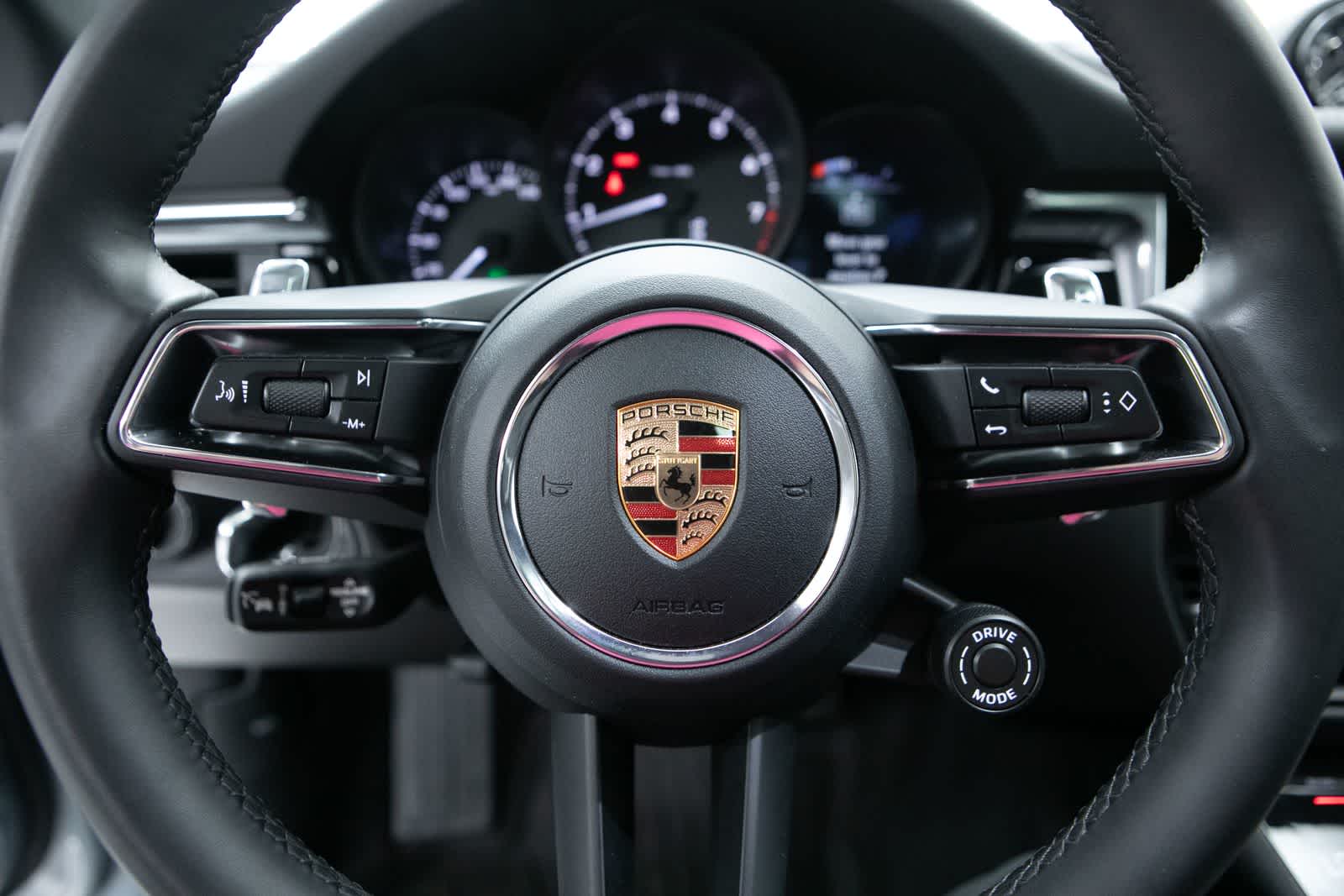 Thumbnail: 2026 Porsche Macan - 12