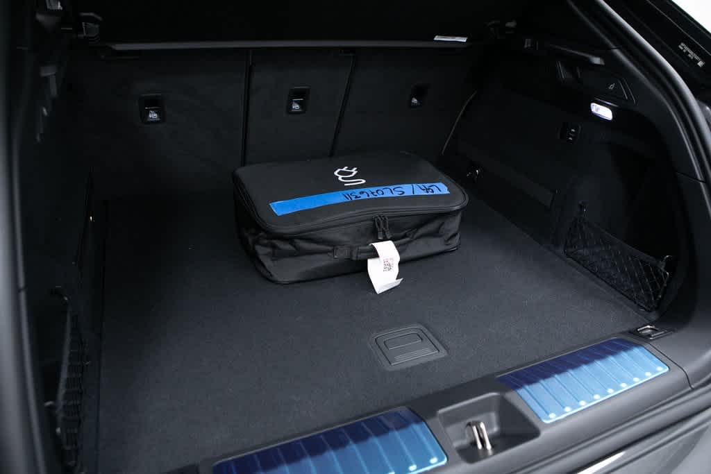 Thumbnail: 2025 Porsche Macan - 31