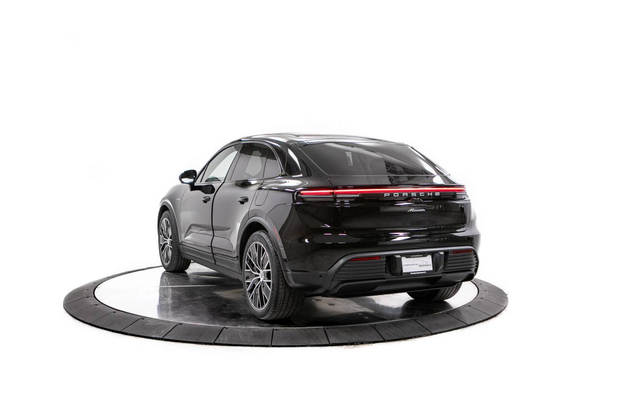 Thumbnail: 2026 Porsche Macan - 3