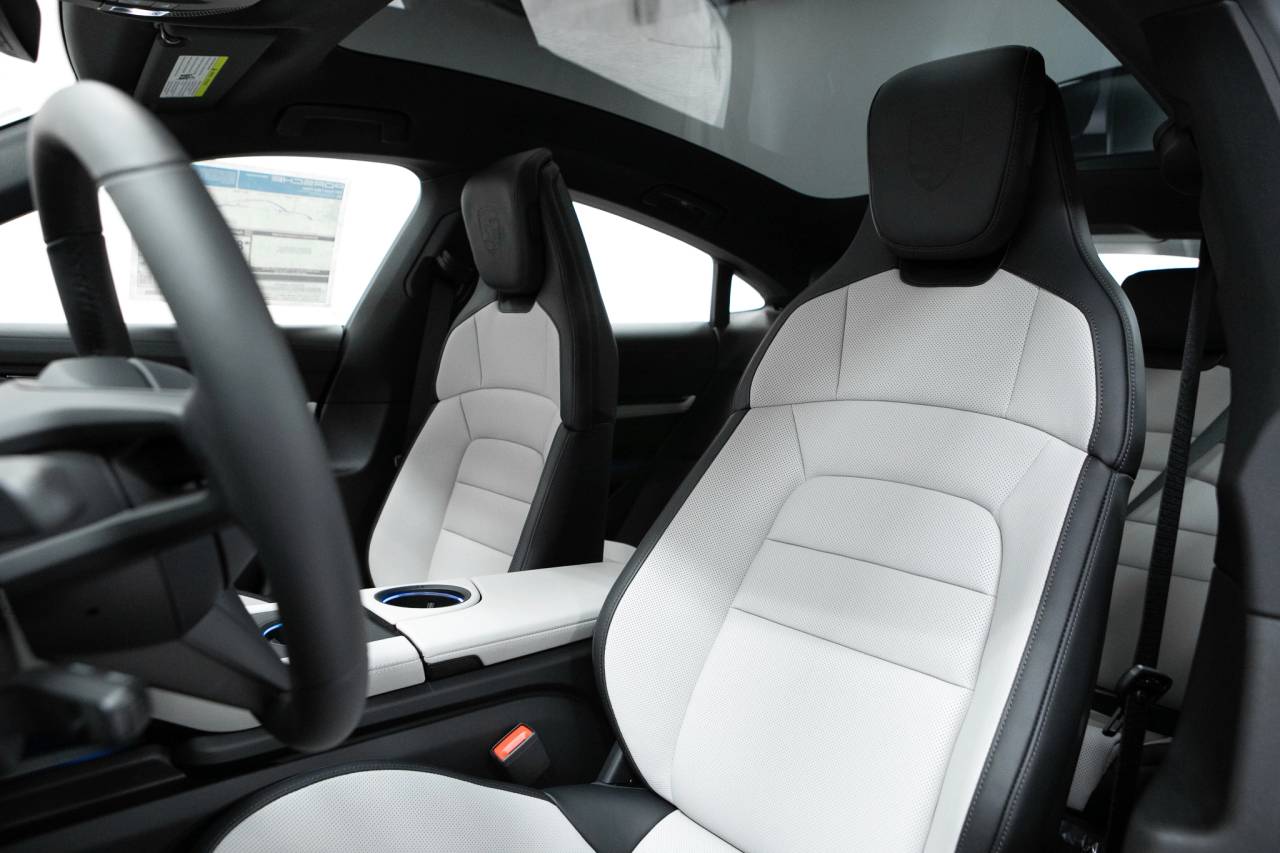 Thumbnail: 2026 Porsche Taycan - 5