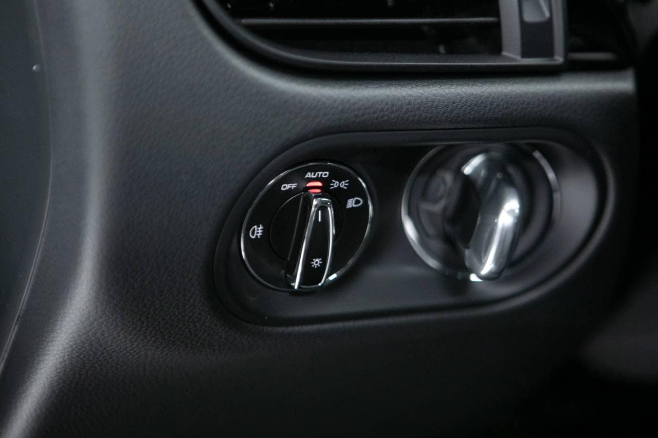 Thumbnail: 2026 Porsche Macan - 26