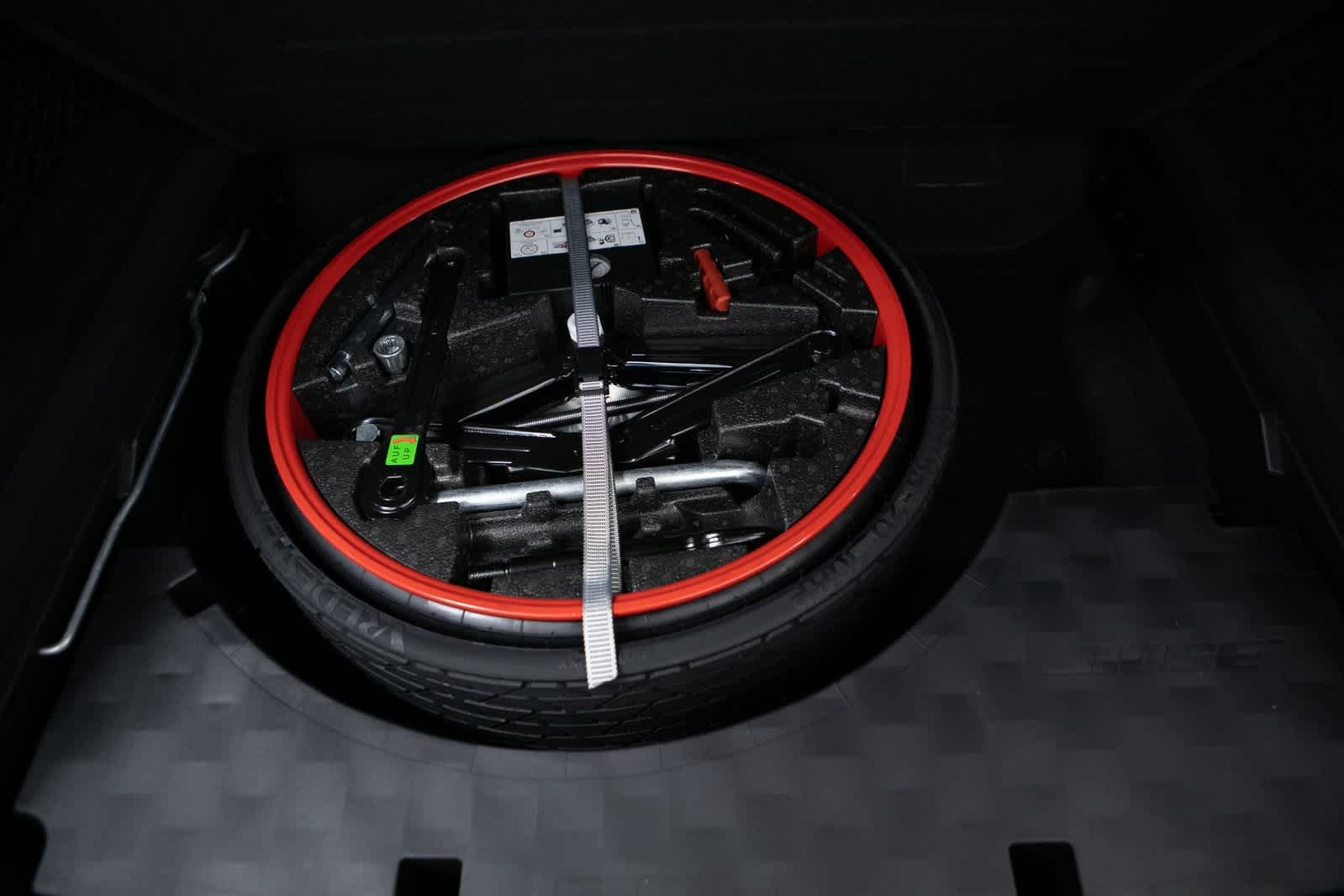 Thumbnail: 2022 Porsche Cayenne - 32