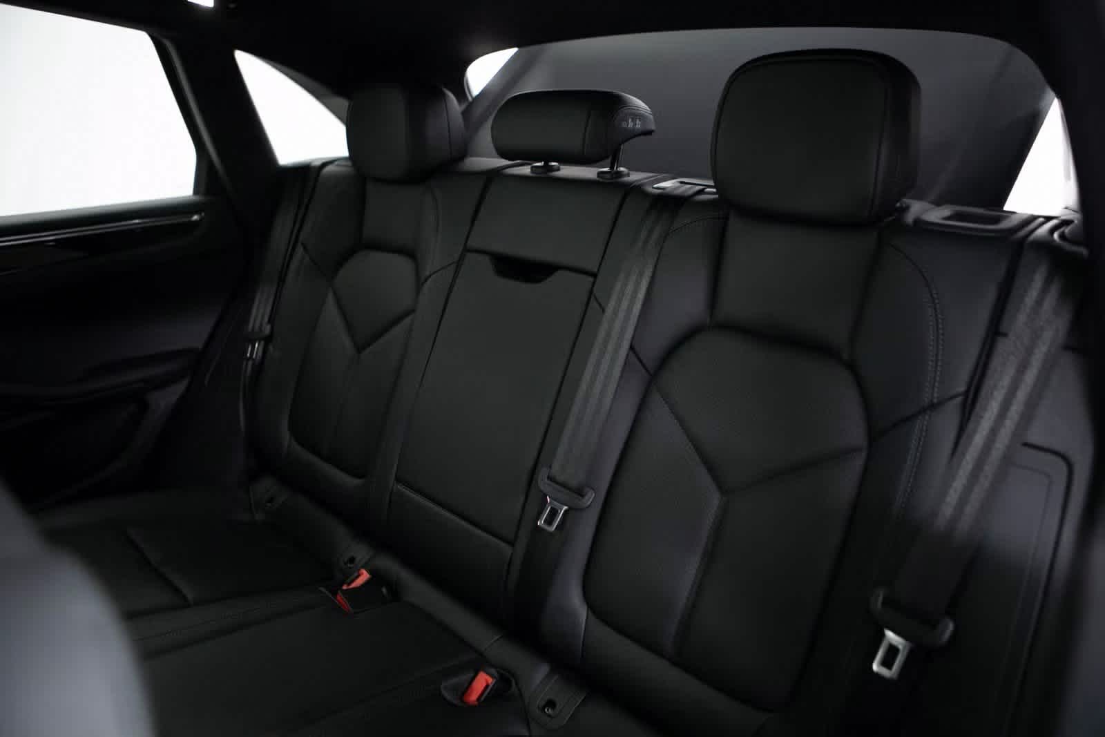 Thumbnail: 2025 Porsche Macan - 30