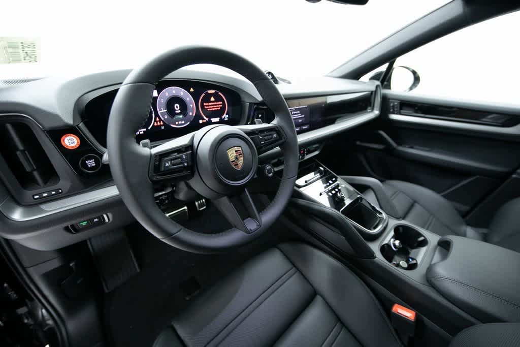 2025 Porsche Cayenne E-Hybrid Coupe S photo 3