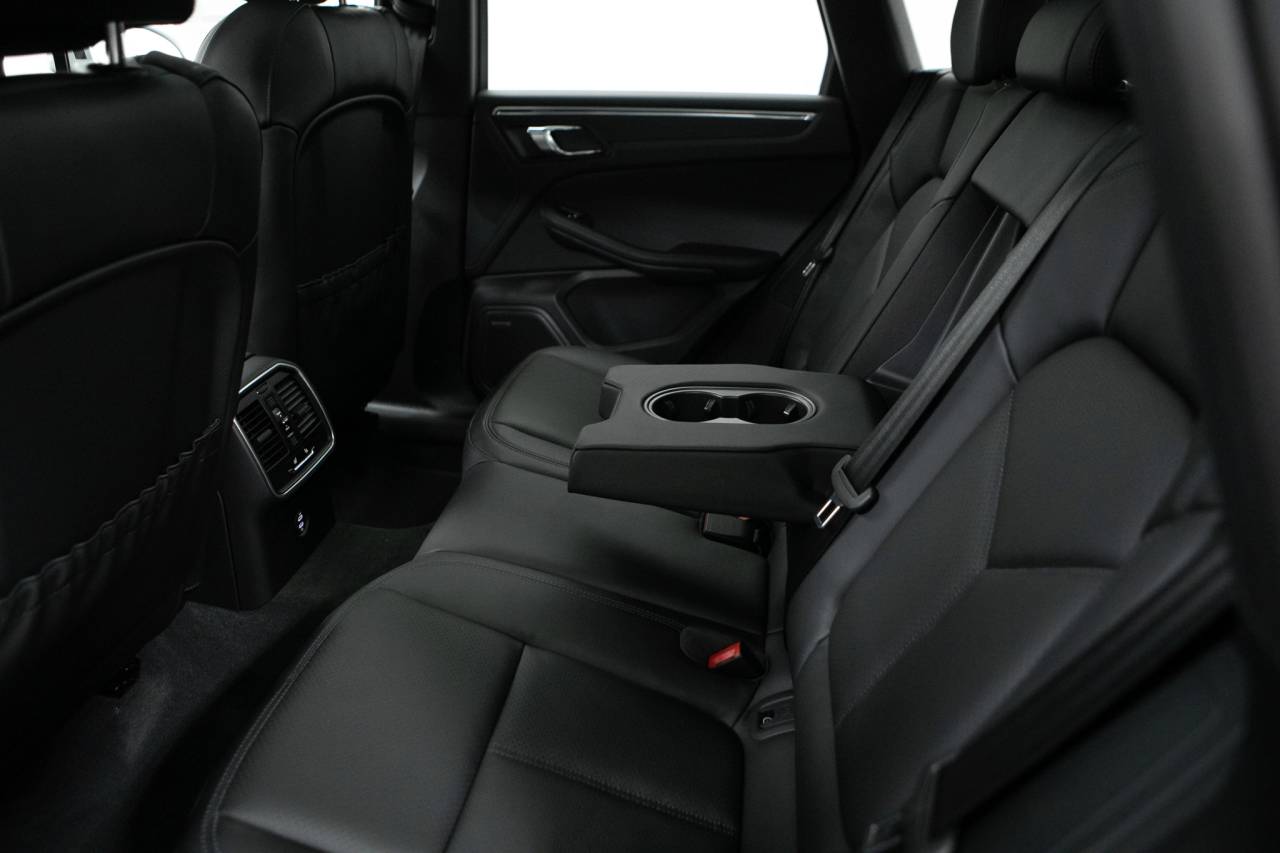 Thumbnail: 2026 Porsche Macan - 36