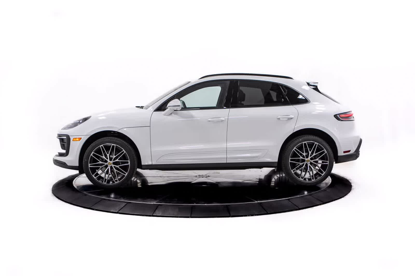 Thumbnail: 2026 Porsche Macan - 2