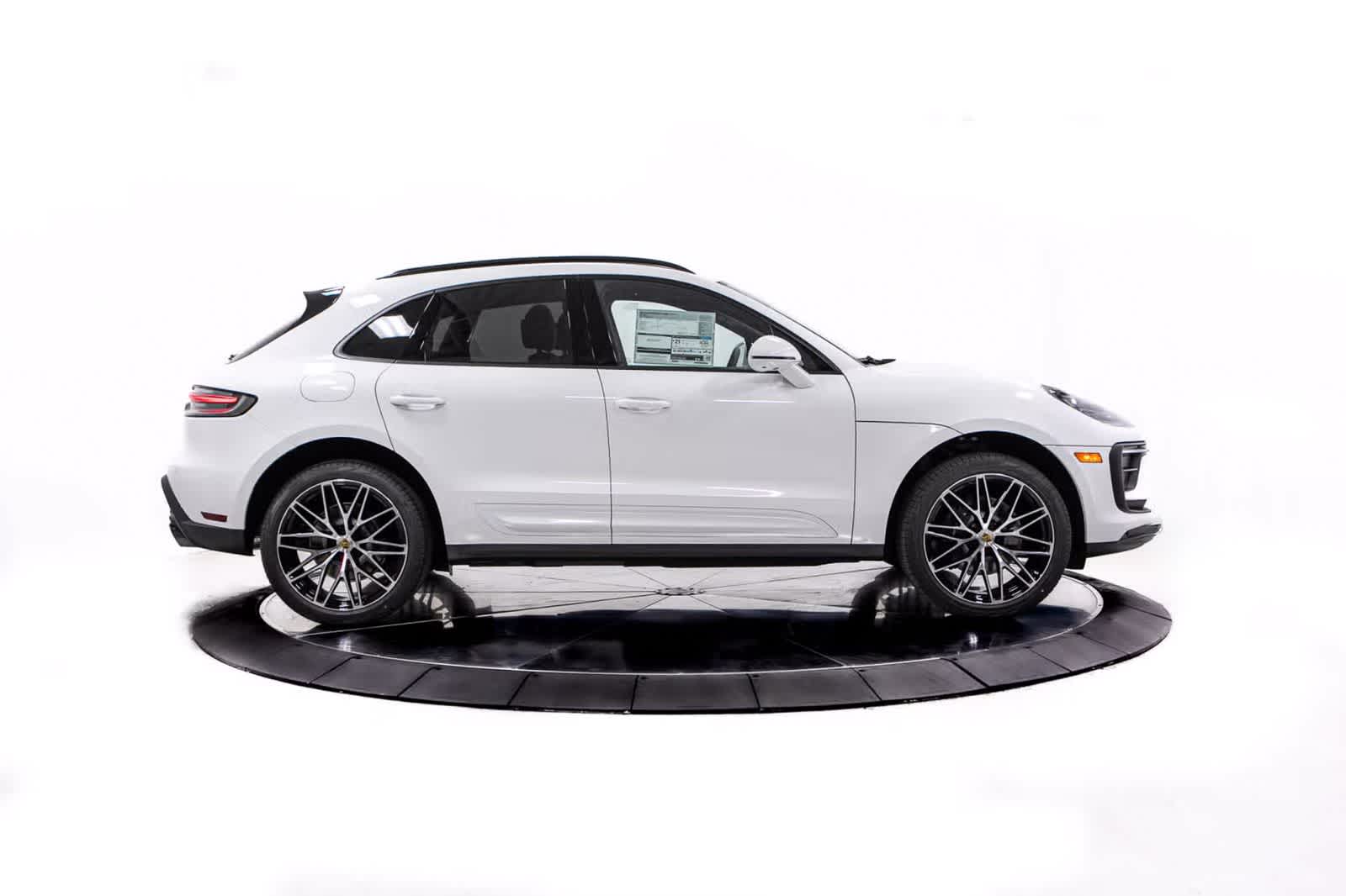 Thumbnail: 2026 Porsche Macan - 8