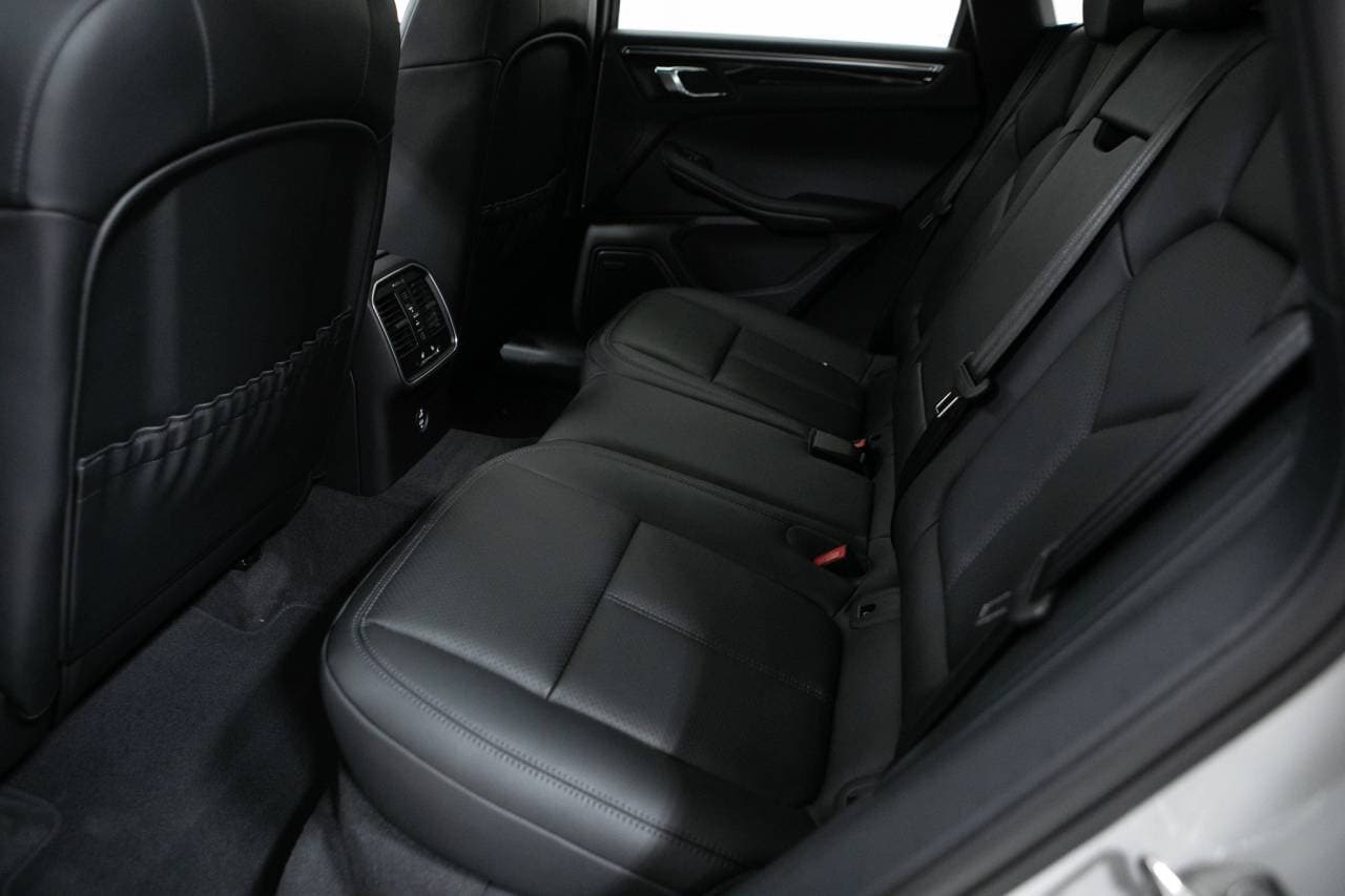 Thumbnail: 2026 Porsche Macan - 32