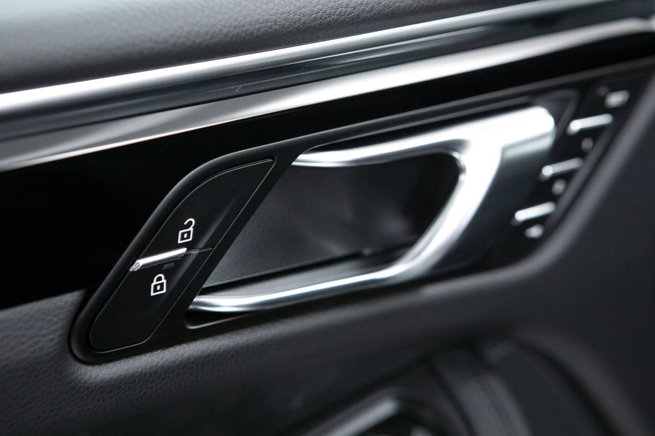 Thumbnail: 2026 Porsche Macan - 26