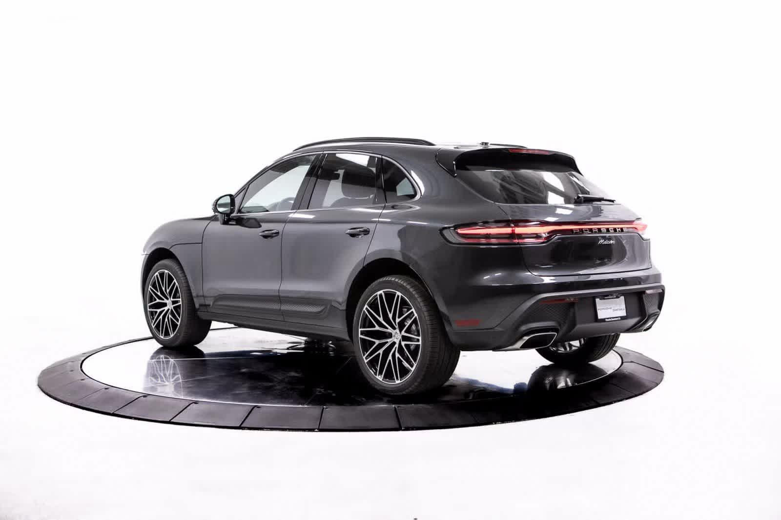 Thumbnail: 2026 Porsche Macan - 3