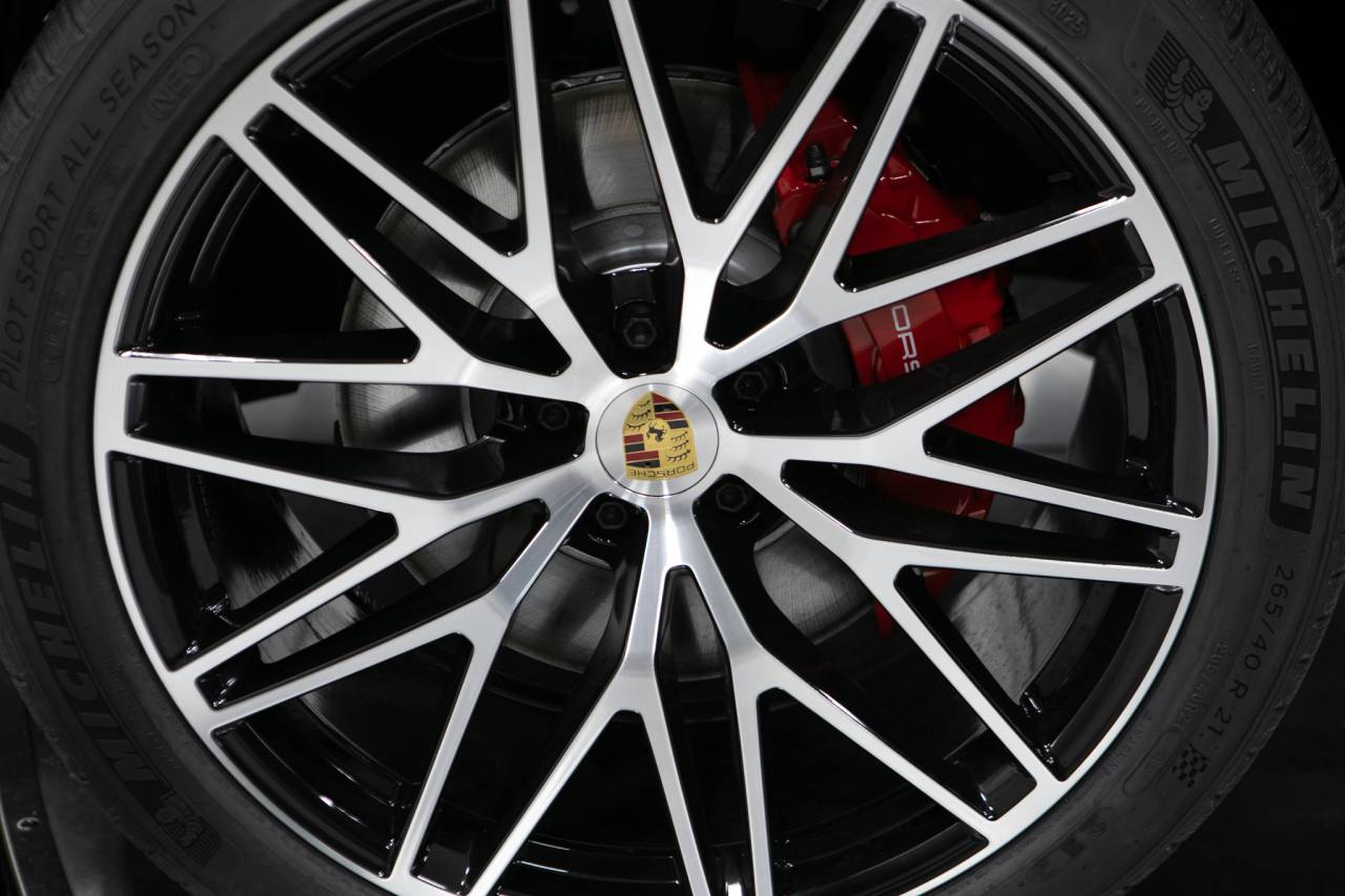 Thumbnail: 2026 Porsche Macan - 11