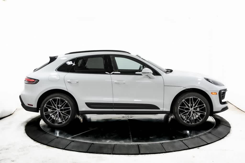Thumbnail: 2025 Porsche Macan - 8