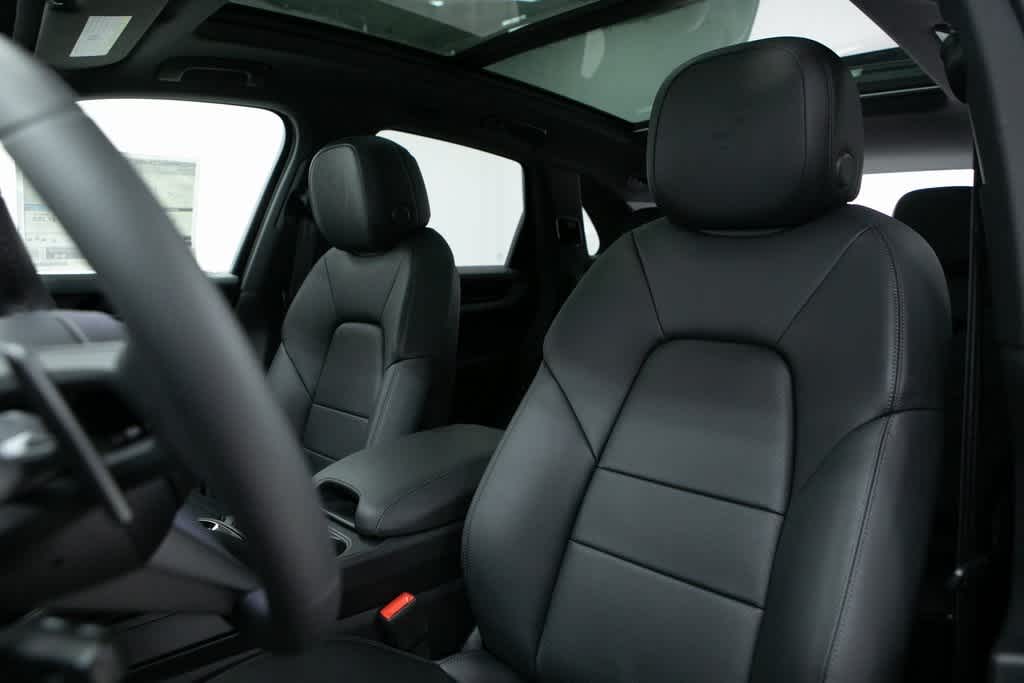 Thumbnail: 2025 Porsche Cayenne - 5