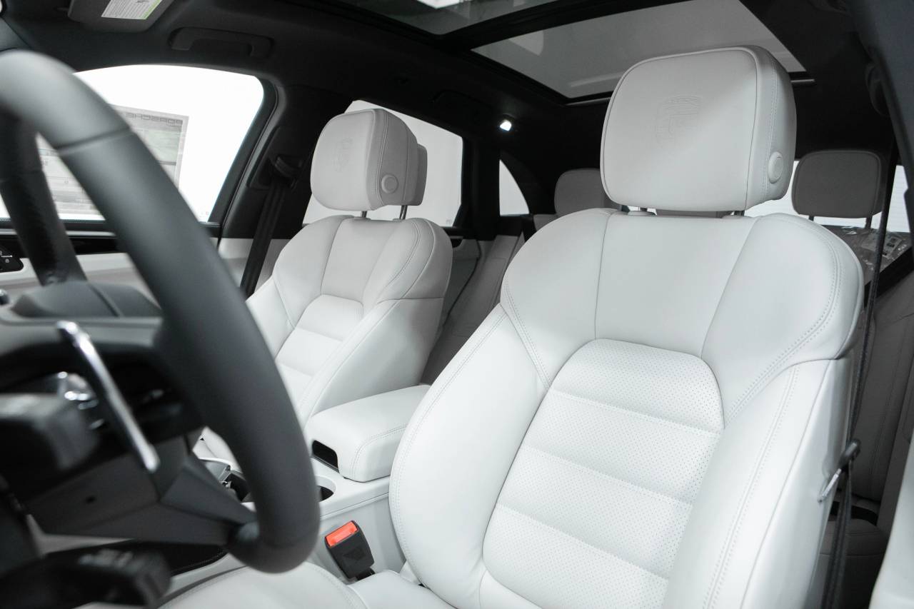 Thumbnail: 2026 Porsche Macan - 5