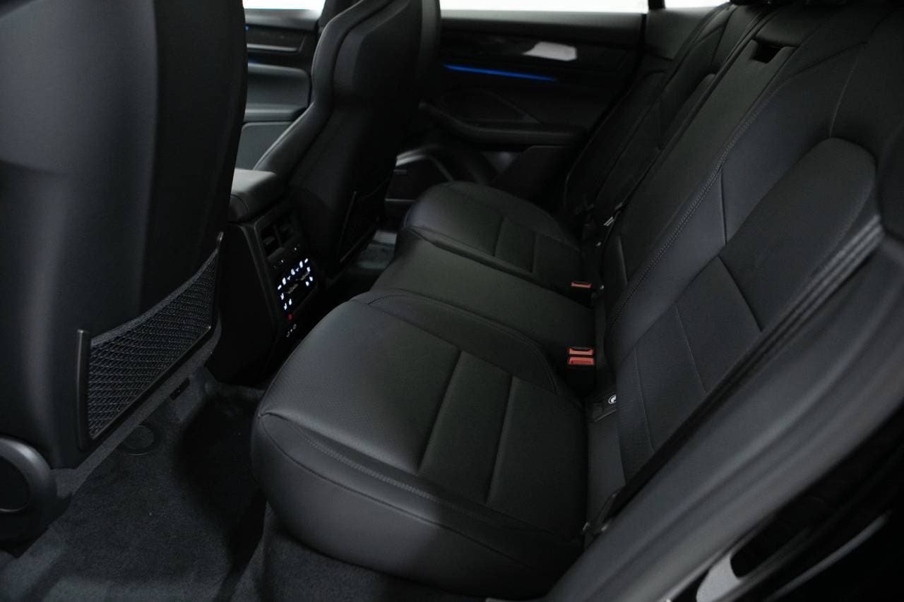 Thumbnail: 2025 Porsche Macan - 33